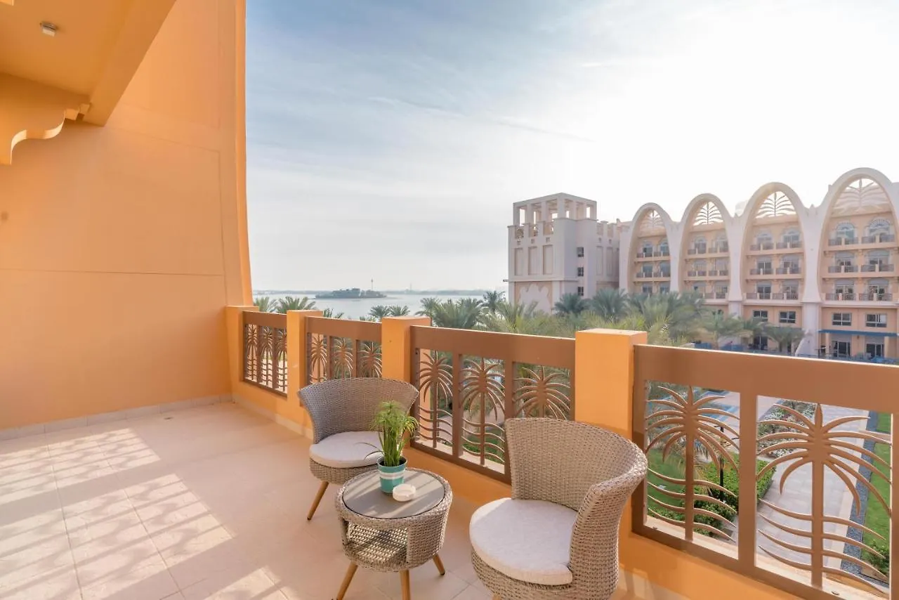 Globalstay At Palm Jumeirah Beachfront Paradise With Pool And Gym Dubaj Apartament
